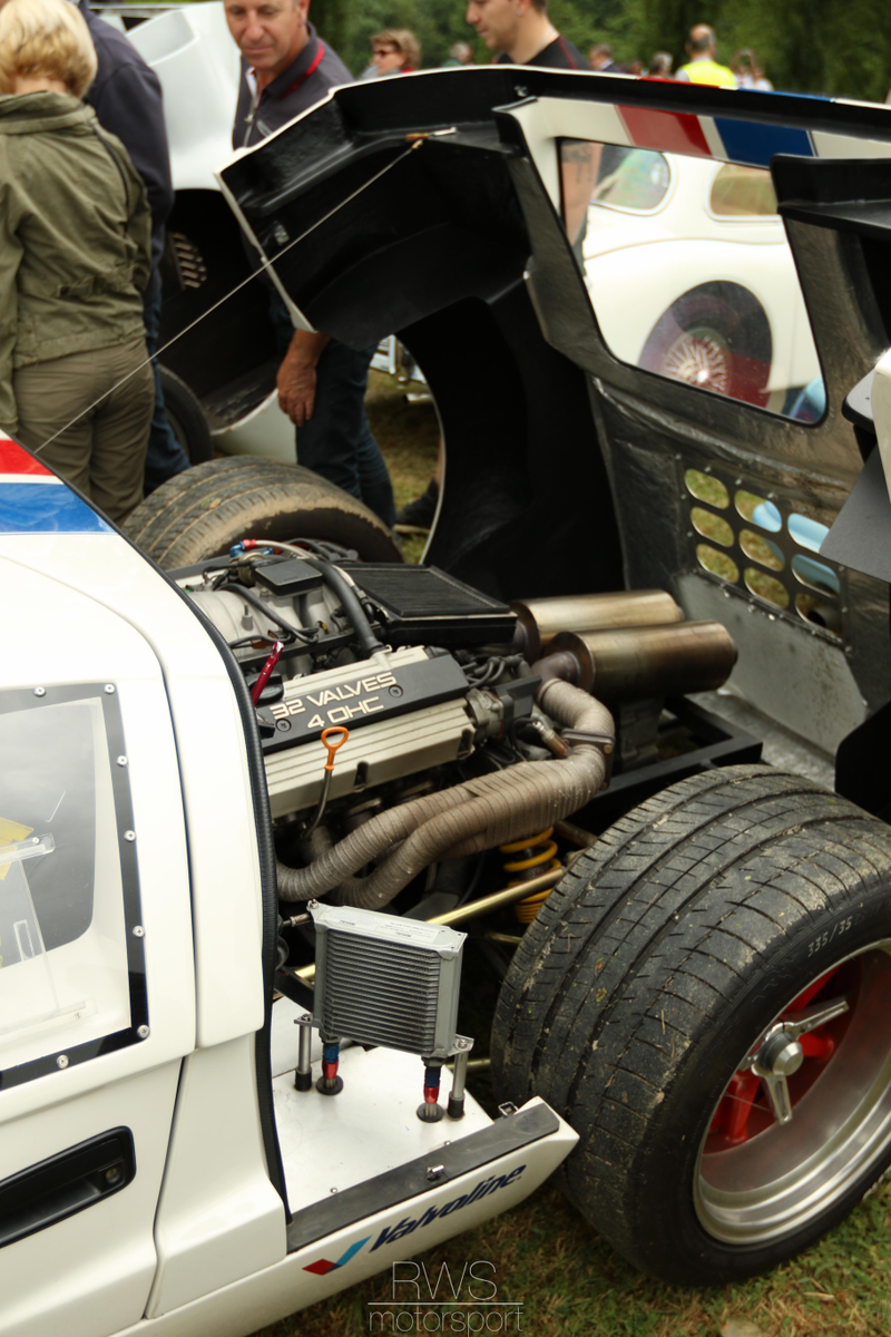 Illustration for article titled Classic British Welcome Photos (Le Mans Carshow)